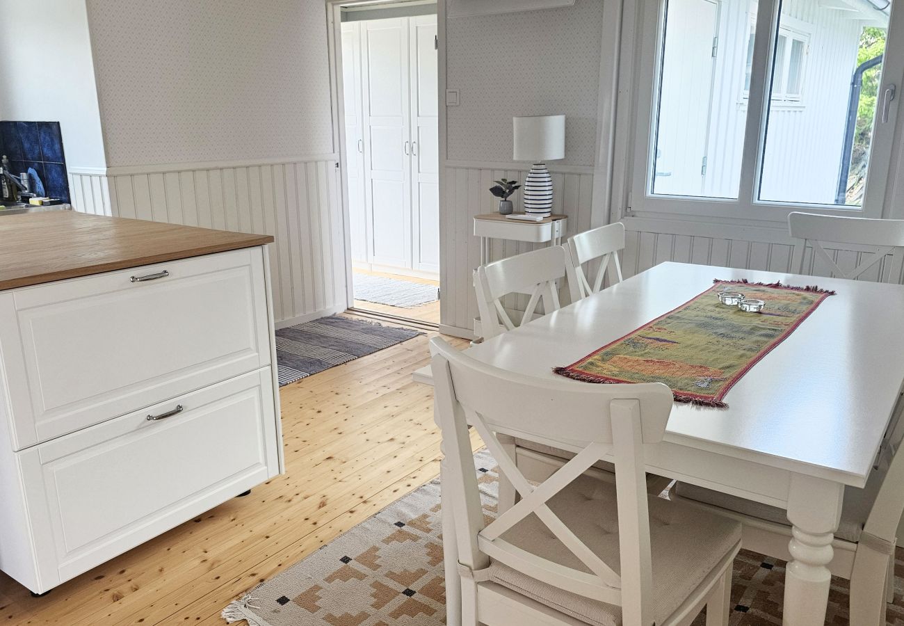 Ferienhaus in Hjälteby - Schärenhaus zwischen den Klippen von Bohuslän | SE09181