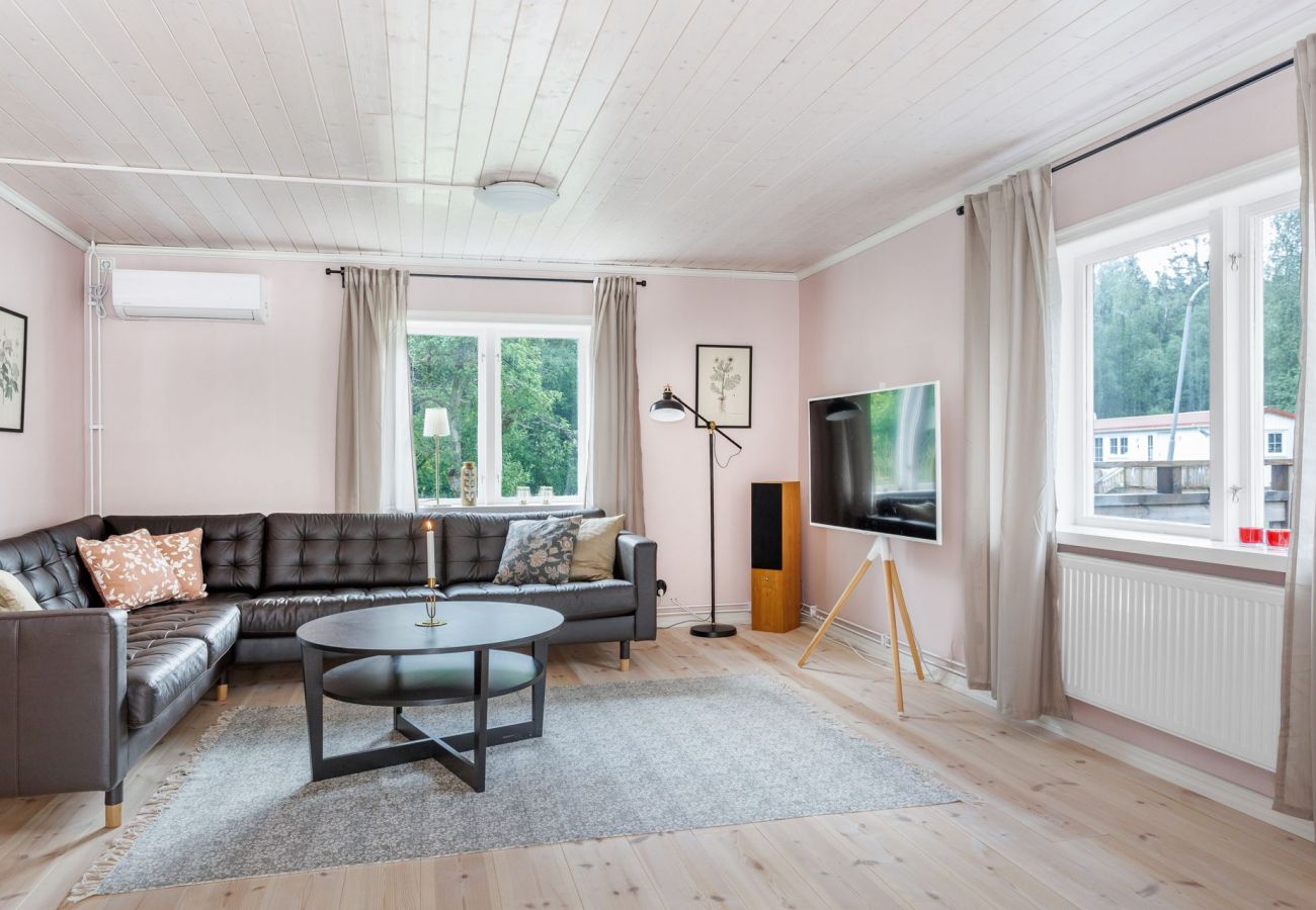 Livingroom with couch and tv