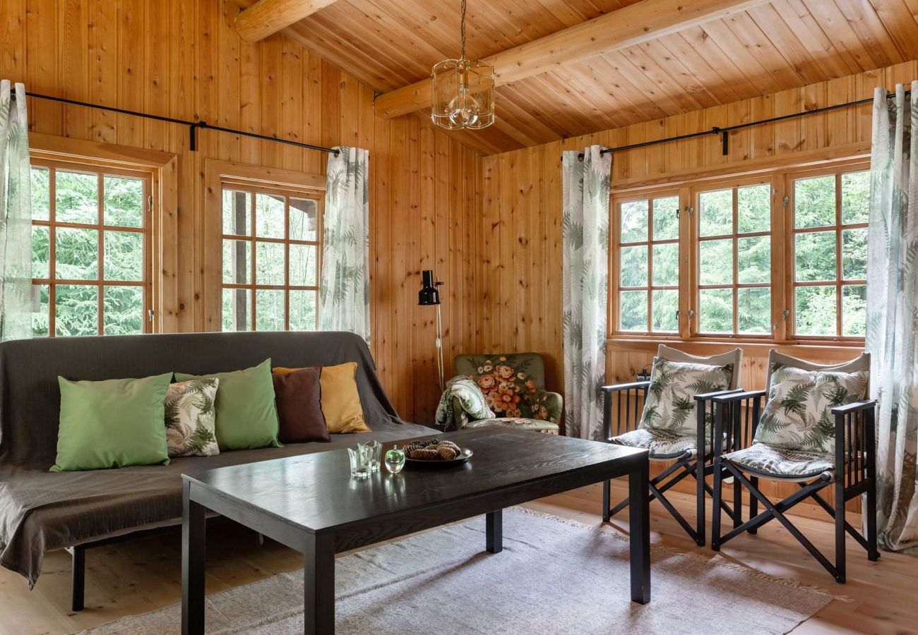 Livingroom with couch and table