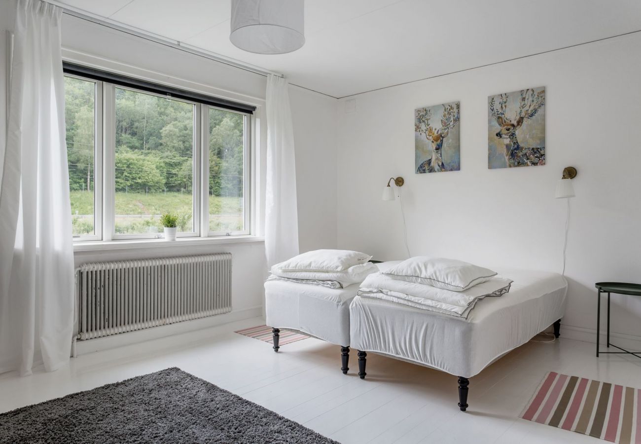 Bedroom with window