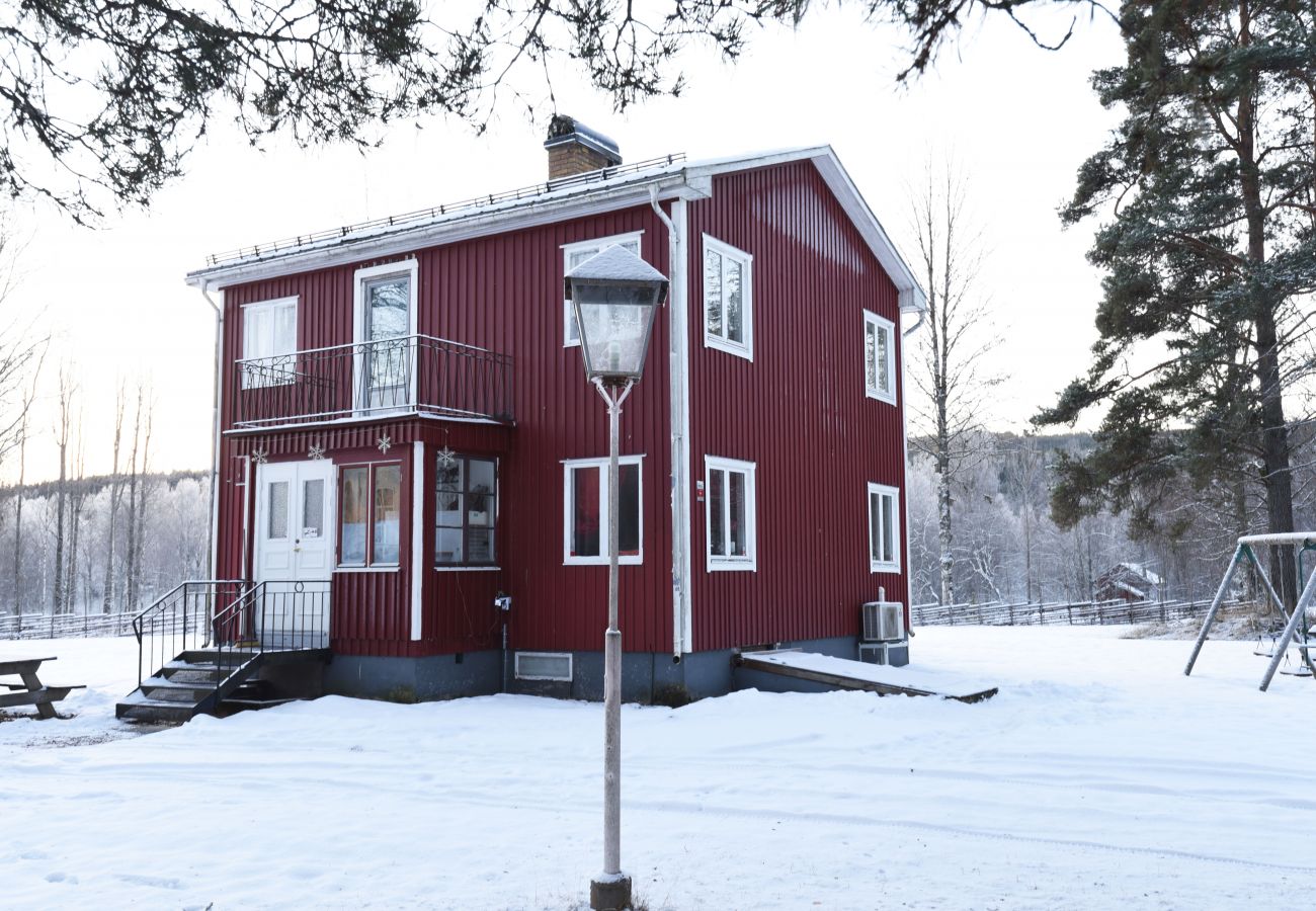 House in Stöllet - Cozy cottage in Värmland near untouched wilderness and skiing.