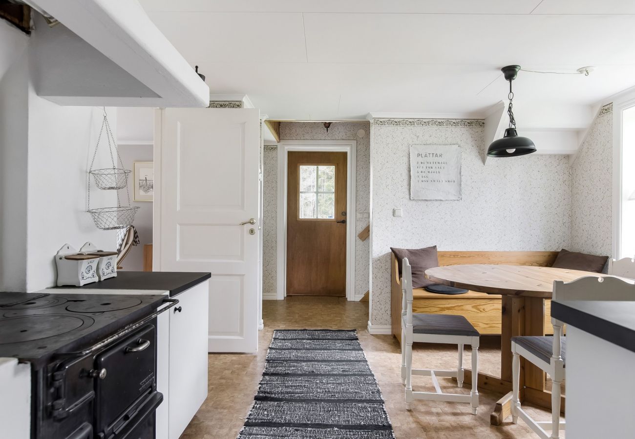House in Ryssby - Cozy cottage in Ryssby surrounded by nature | SE06007