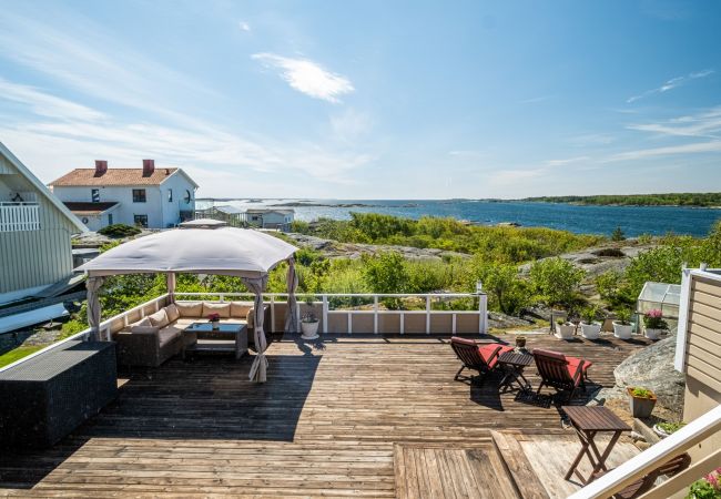 House in Donsö - Large and spacious accommodation with sea view on Donsö | SE08030