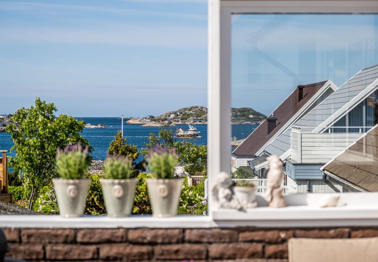 House in Donsö - Large and spacious accommodation with sea view on Donsö | SE08030