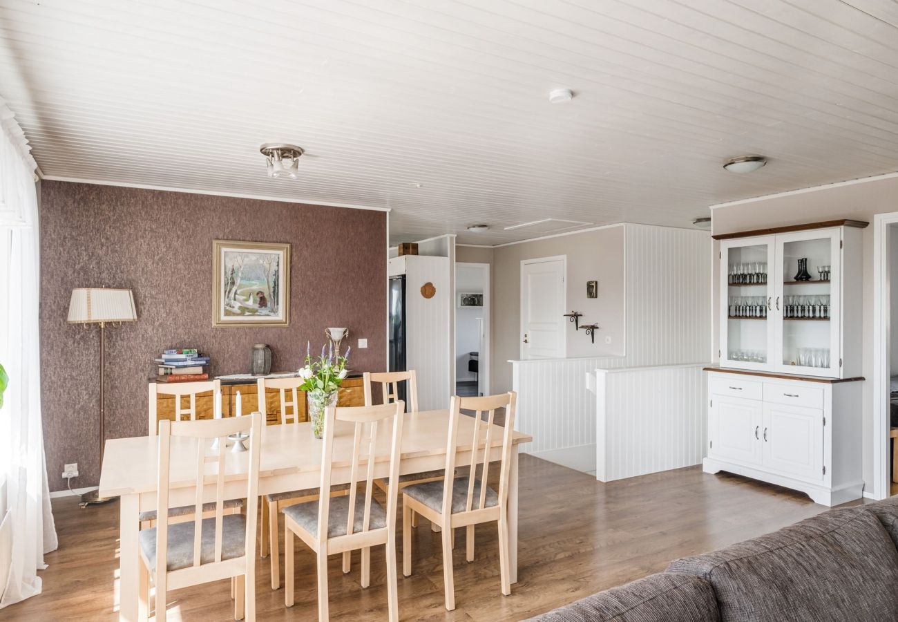 House in Donsö - Large and spacious accommodation with sea view on Donsö | SE08030