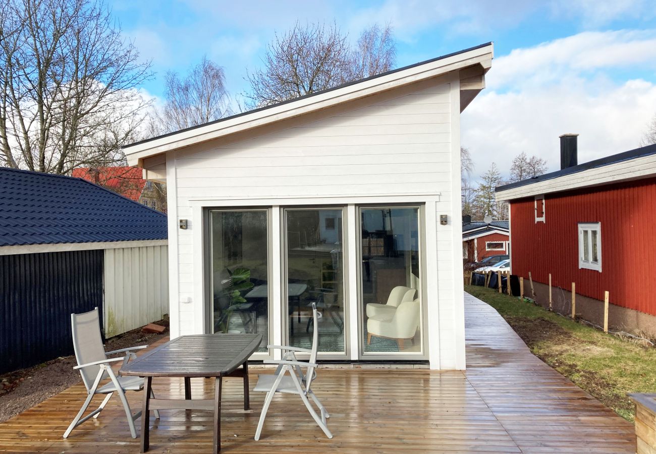 House in Växjö - Well-equipped cottage in Växjö 50 m from Helgasjön.