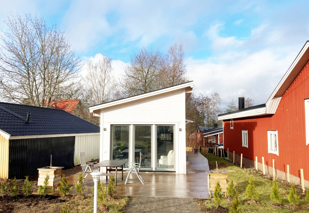 House in Växjö - Well-equipped cottage in Växjö 50 m from Helgasjön.