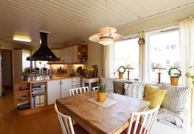 House in Västra Frölunda -  Nice and comfortable villa at the historic Näset in the Gothenburg archipelago | SE08031