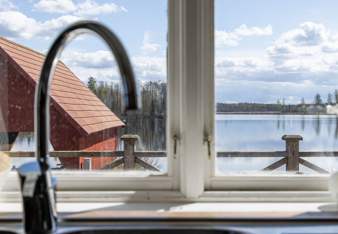 House in Hamneda - Cottage with a view of Hängasjön