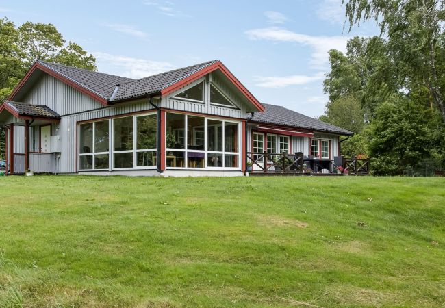 House in Ljungby - Holiday house in Hölminge with panoramic views of Lake Bolmen | SE06024