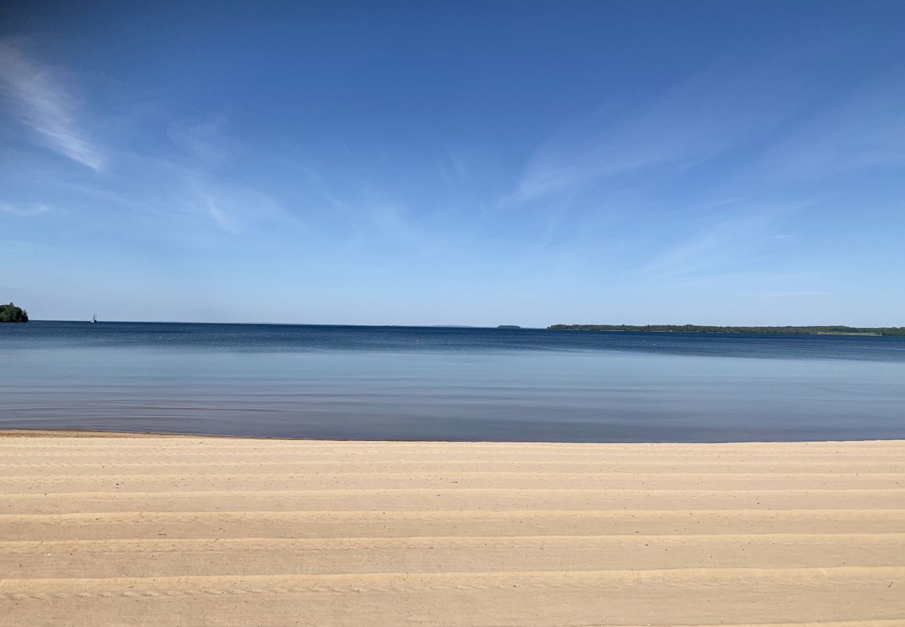 House in Motala - Newly built attefallshus by the beautiful Varamobeach!