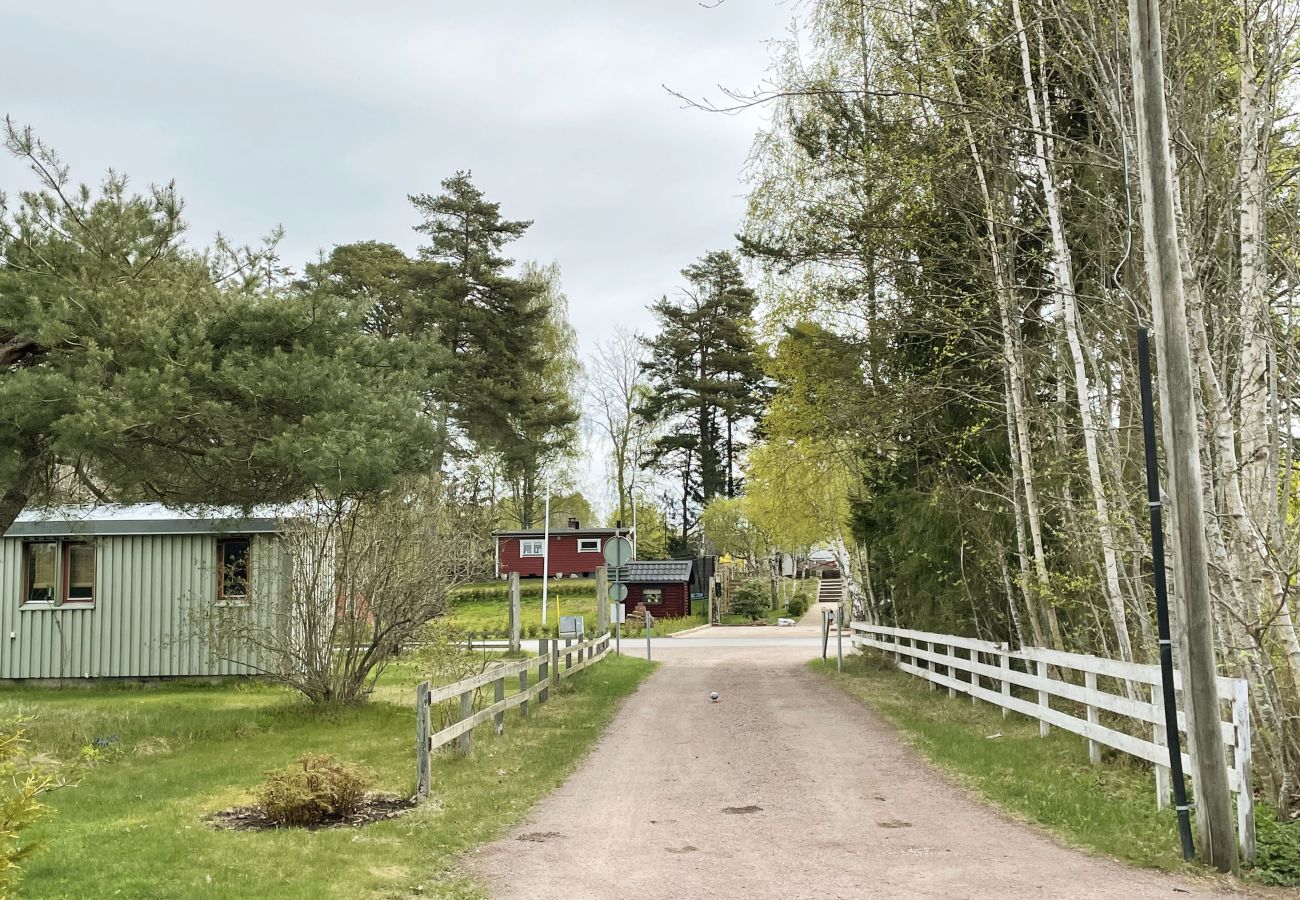 House in Motala - Newly built attefallshus by the beautiful Varamobeach!