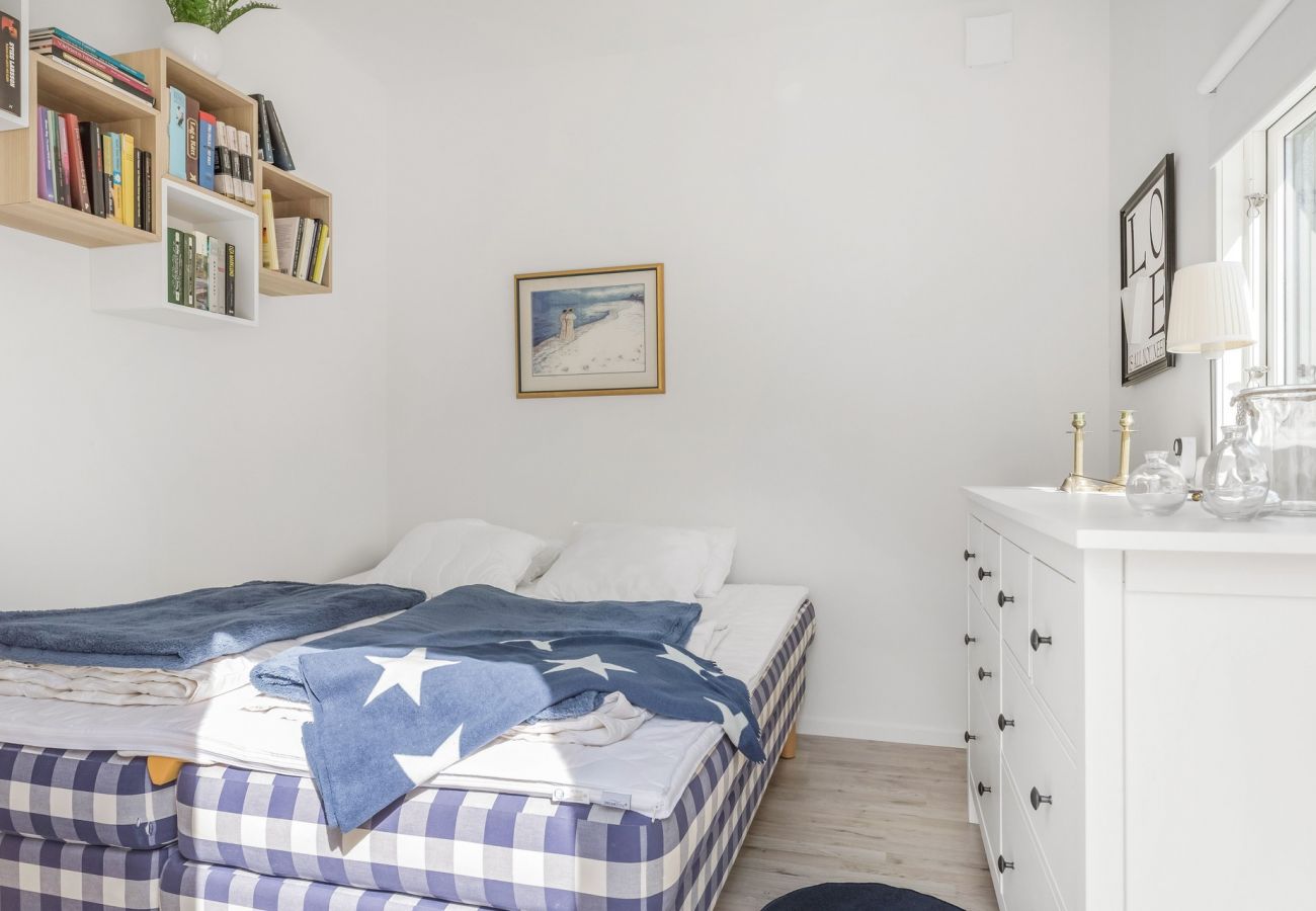 House in Motala - Newly built attefallshus by the beautiful Varamobeach!