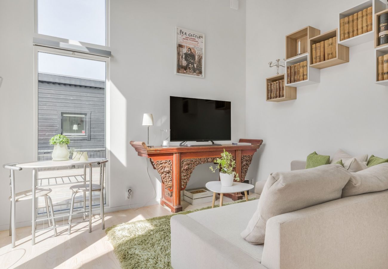House in Motala - Newly built attefallshus by the beautiful Varamobeach!
