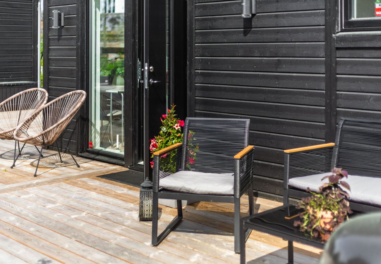 House in Motala - Newly built attefallshus by the beautiful Varamobeach!
