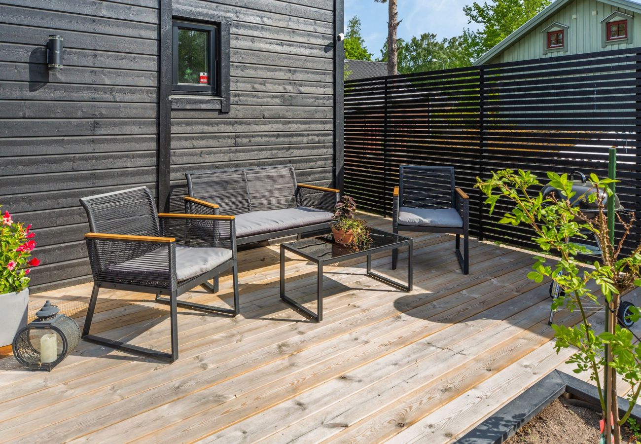 House in Motala - Newly built attefallshus by the beautiful Varamobeach!