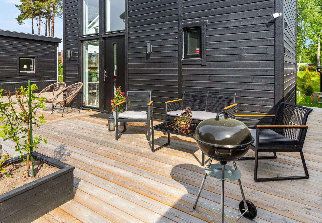 House in Motala - Newly built attefallshus by the beautiful Varamobeach!
