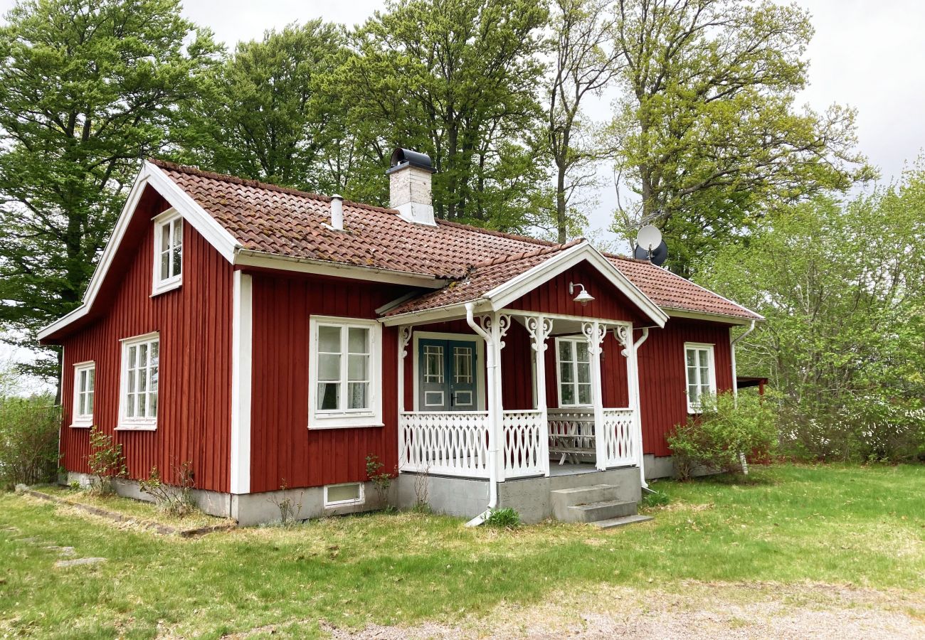House in Ljungby - Nice holiday house located by the lake Bolmen