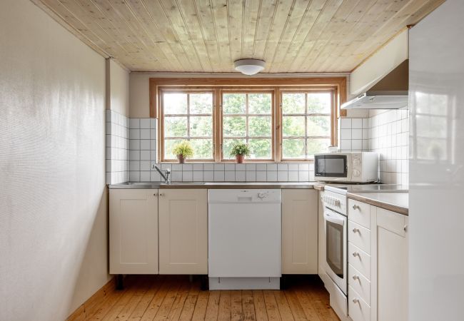 House in Ljungby - Nice cottage at Bolmstad Säteri by Lake Bolmen | SE06020