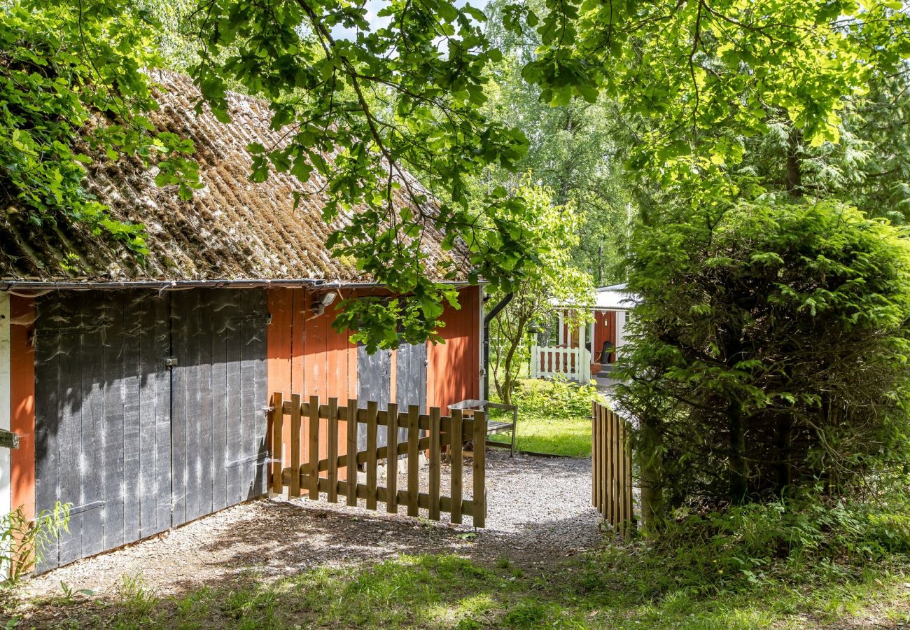 House in Urshult -  Nice cottage close to Urshult with access to a boat by lake Åsnen | SE06027