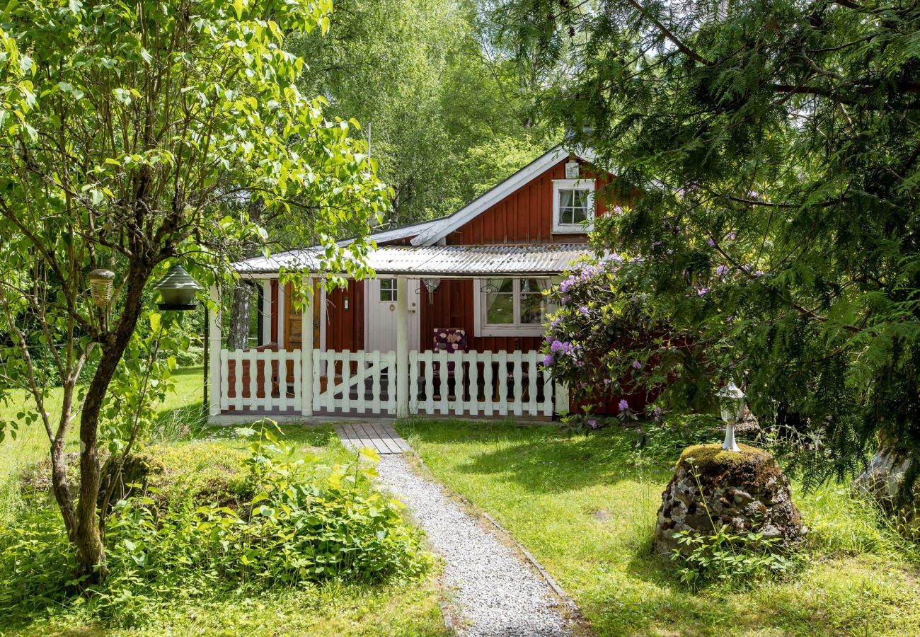 House in Urshult -  Nice cottage close to Urshult with access to a boat by lake Åsnen | SE06027