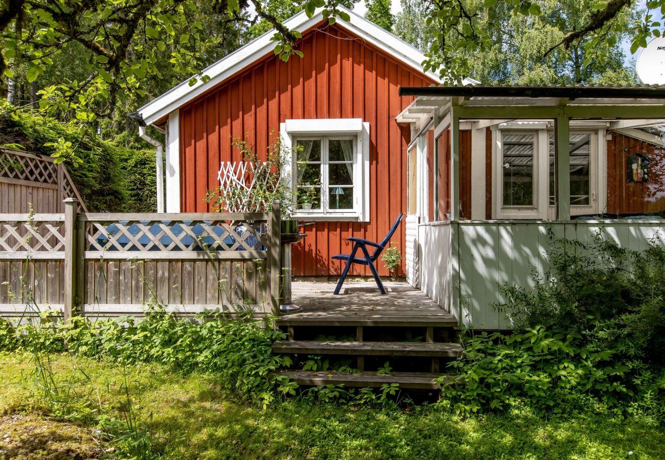 House in Urshult -  Nice cottage close to Urshult with access to a boat by lake Åsnen