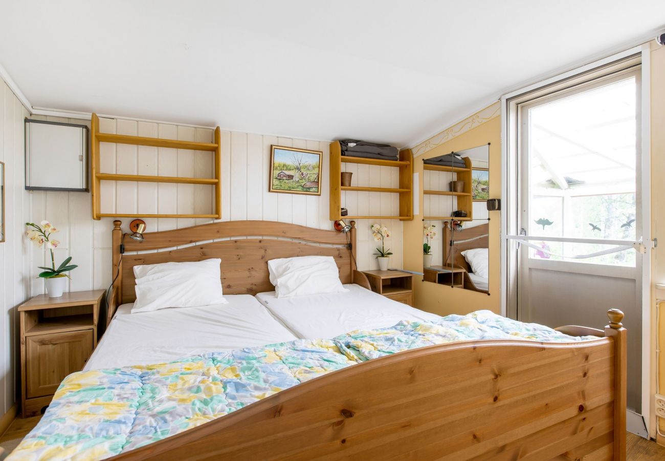House in Urshult -  Nice cottage close to Urshult with access to a boat by lake Åsnen | SE06027