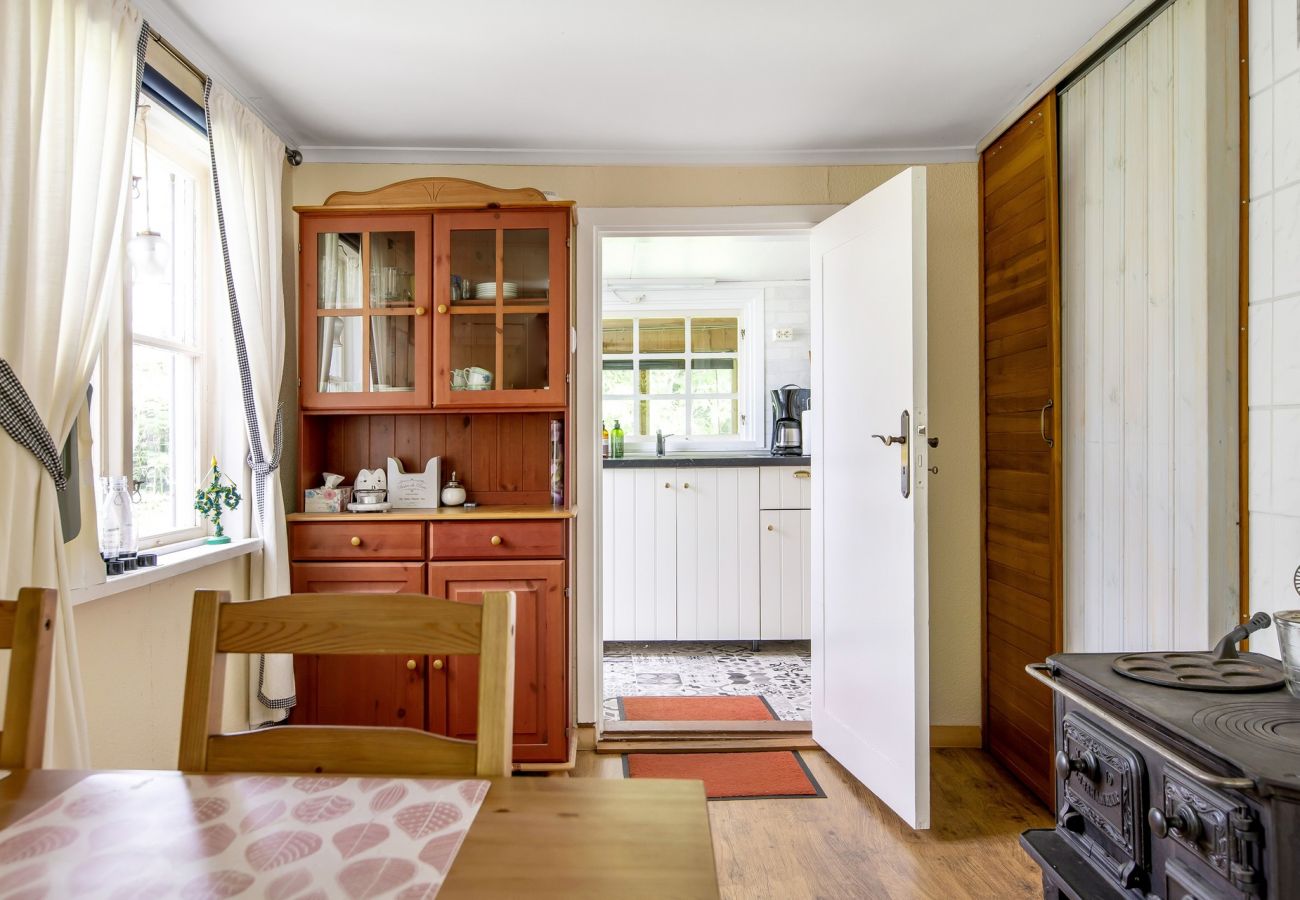 House in Urshult -  Nice cottage close to Urshult with access to a boat by lake Åsnen | SE06027
