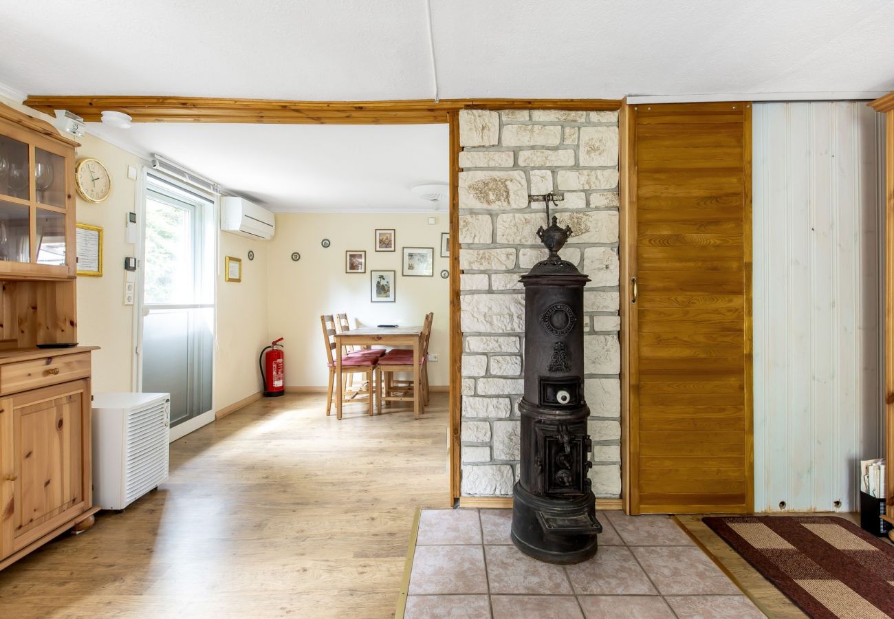 House in Urshult -  Nice cottage close to Urshult with access to a boat by lake Åsnen | SE06027