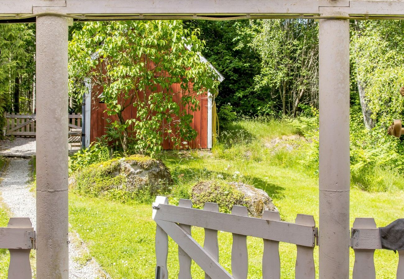 House in Urshult -  Nice cottage close to Urshult with access to a boat by lake Åsnen | SE06027