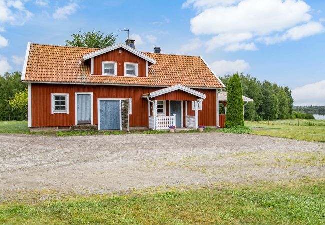 House in Vittaryd - Lovely holiday home in the village of Flattinge, 9.5 km from Lagan with a view of Flåren | SE06029