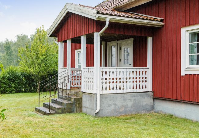 House in Vittaryd - Spacious holiday home in Flattinge, Lagan, 200 m from Lake Flåren | SE06028