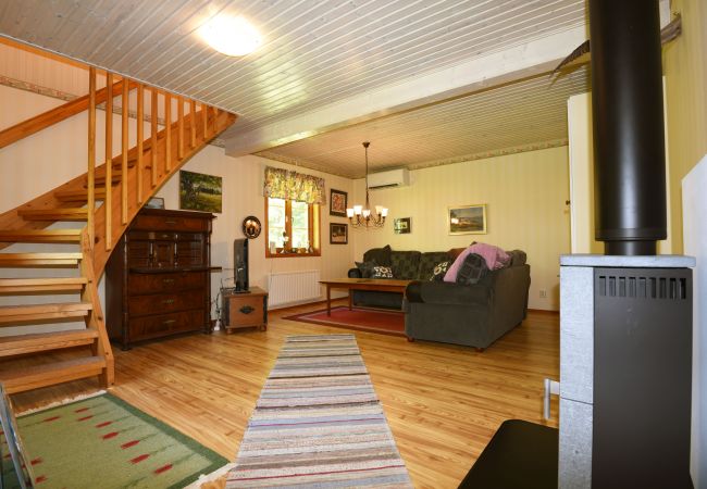 House in Mellerud - Cozy and rural holiday accommodation 150 meters from Lake Vänern