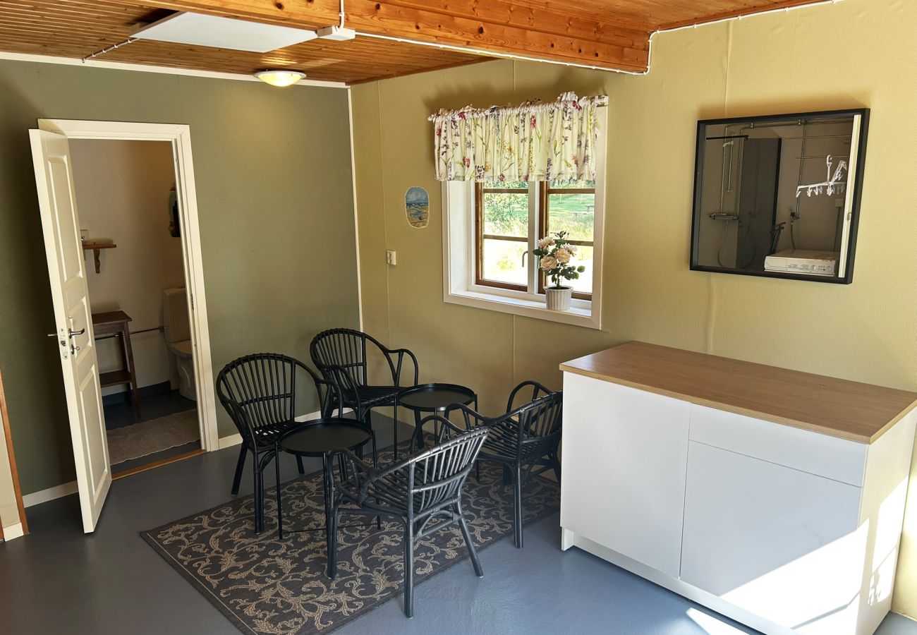 House in Mellerud - Cozy and rural holiday accommodation 150 meters from Lake Vänern | SE17003