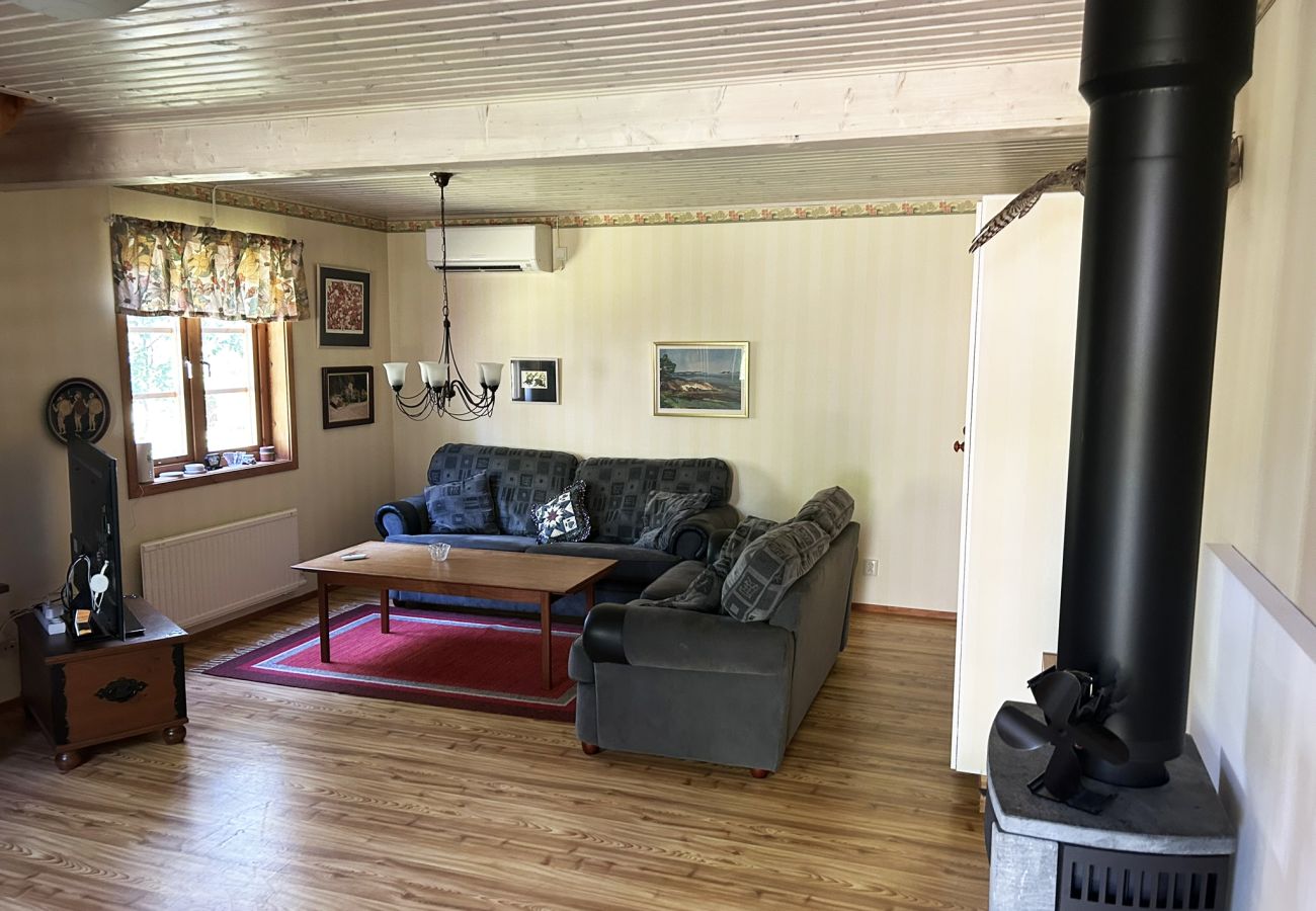 House in Mellerud - Cozy and rural holiday accommodation 150 meters from Lake Vänern | SE17003