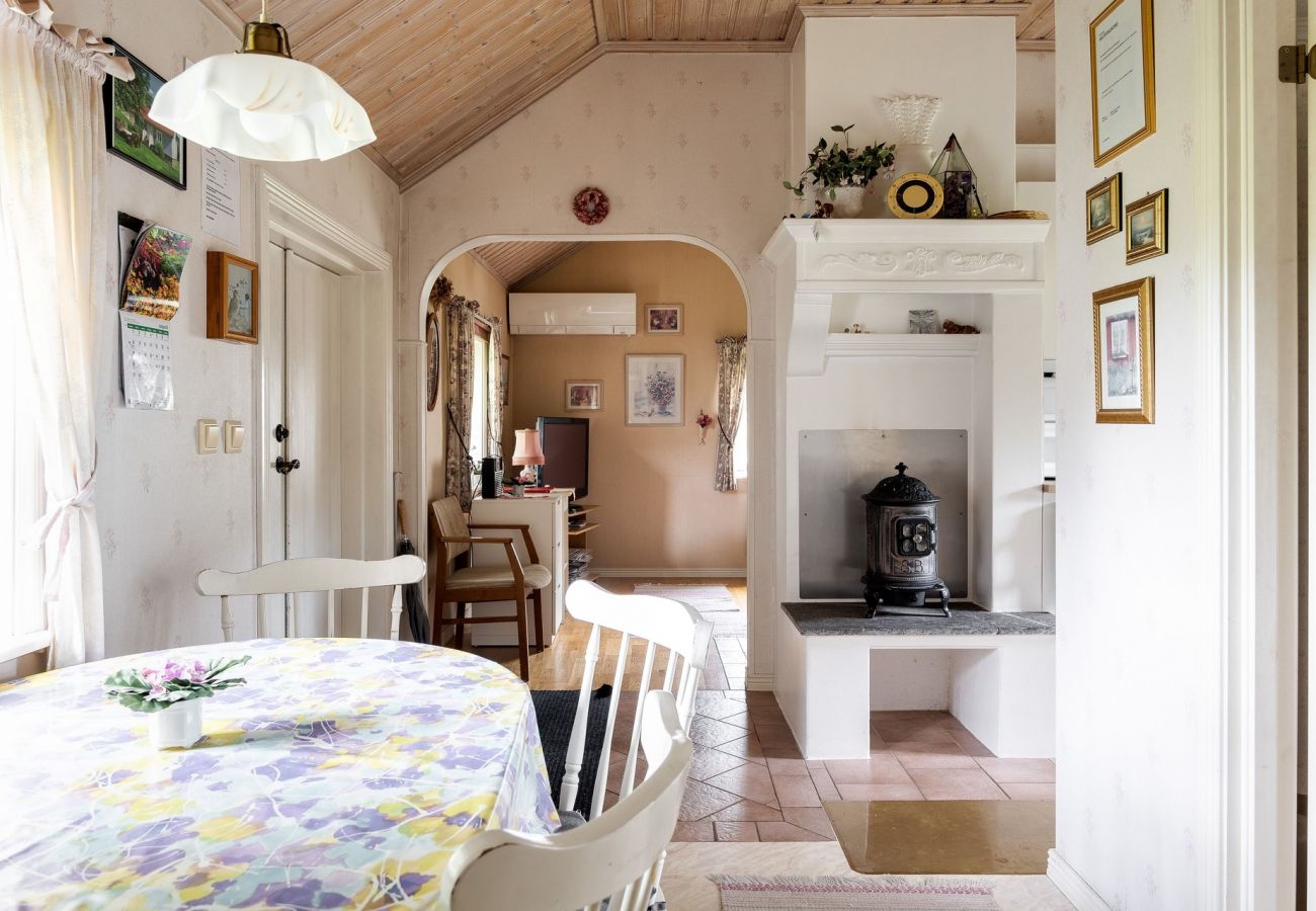 House in Burseryd - Cozy little cottage in Småland close to lake and fishing | SE07018