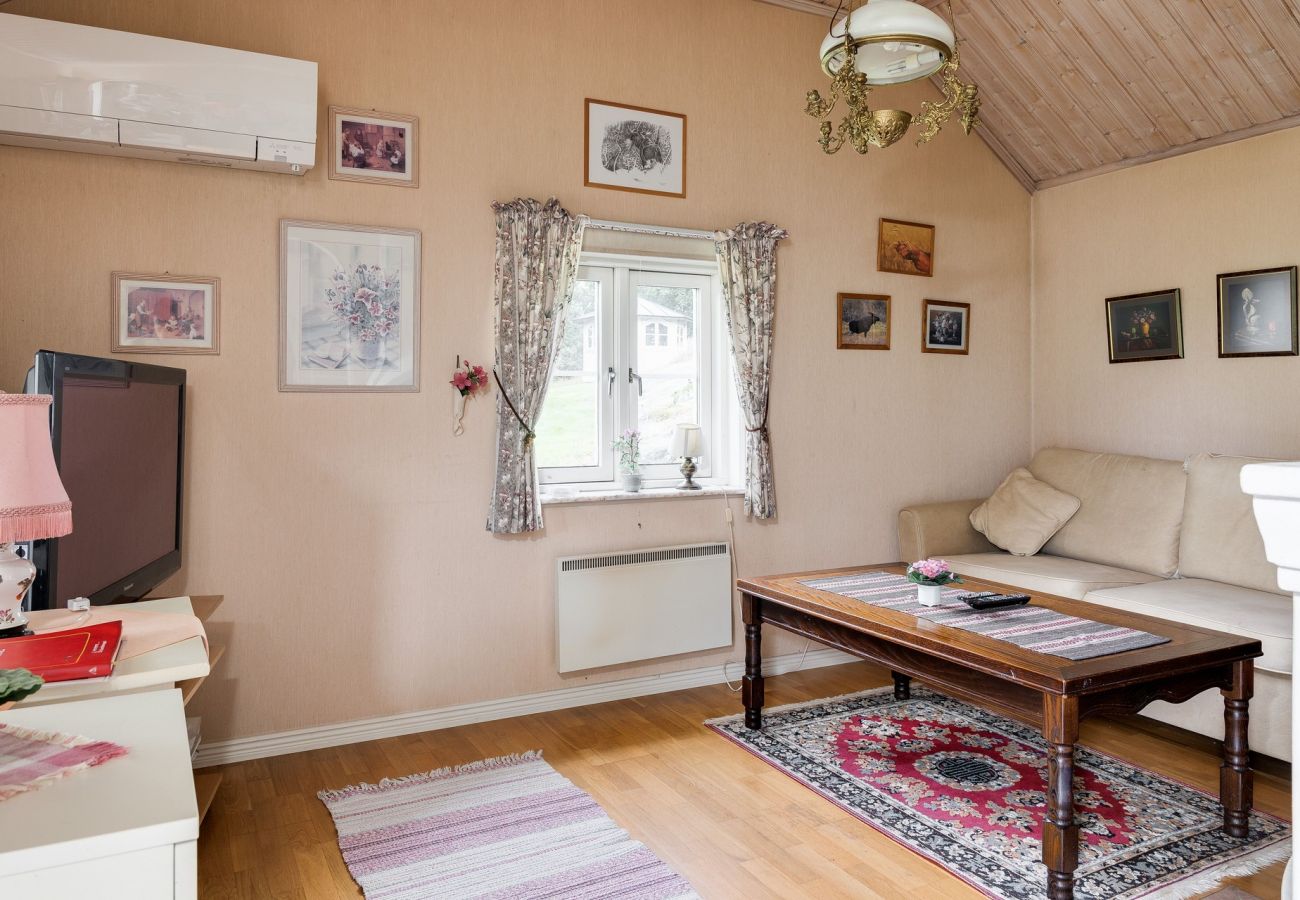 House in Burseryd - Cozy little cottage in Småland close to lake and fishing | SE07018