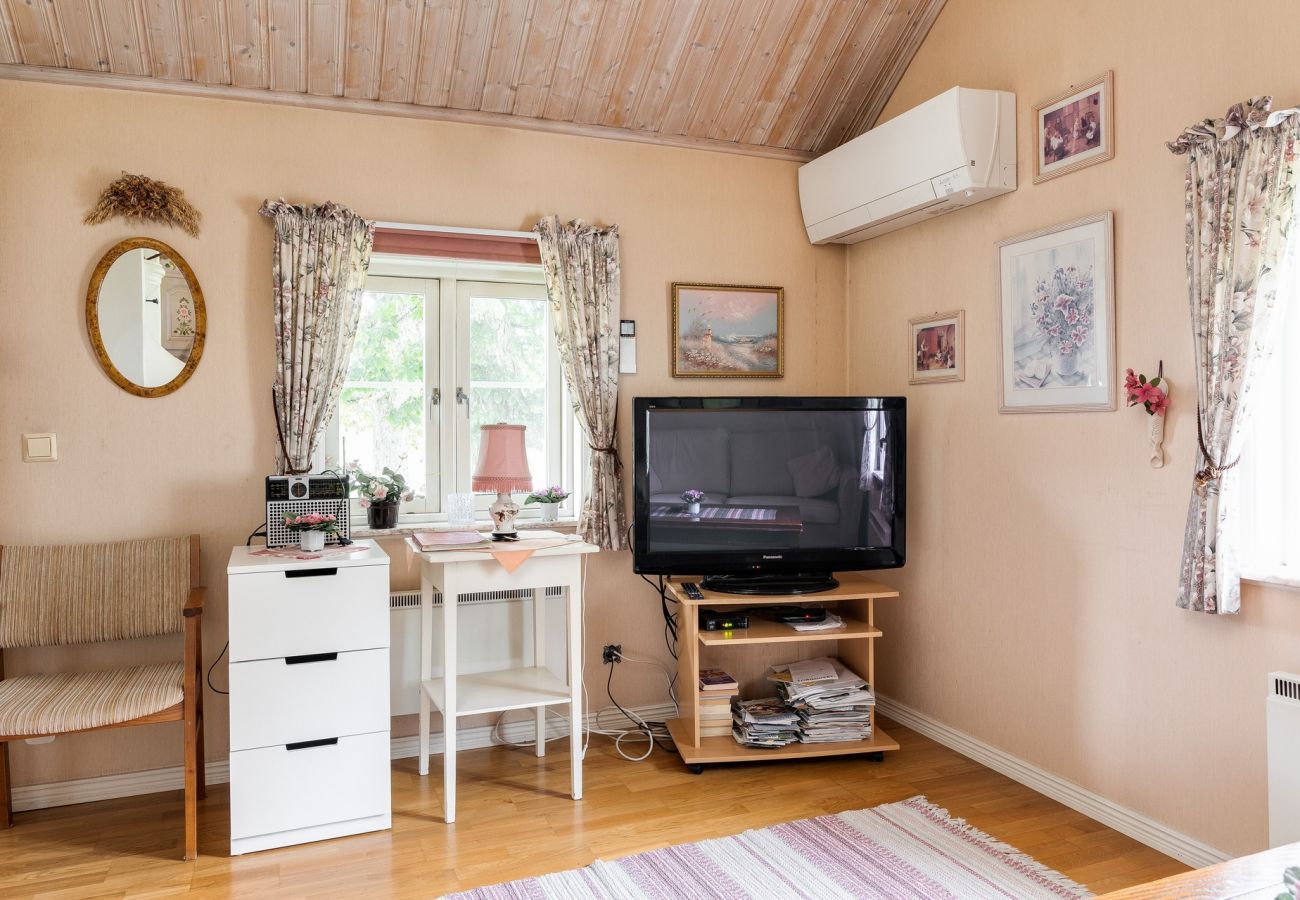 House in Burseryd - Cozy little cottage in Småland close to lake and fishing | SE07018