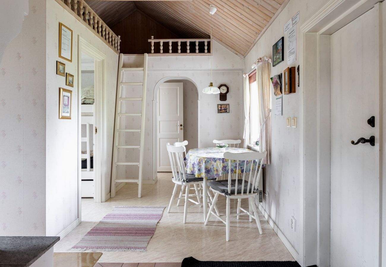 House in Burseryd - Cozy little cottage in Småland close to lake and fishing | SE07018