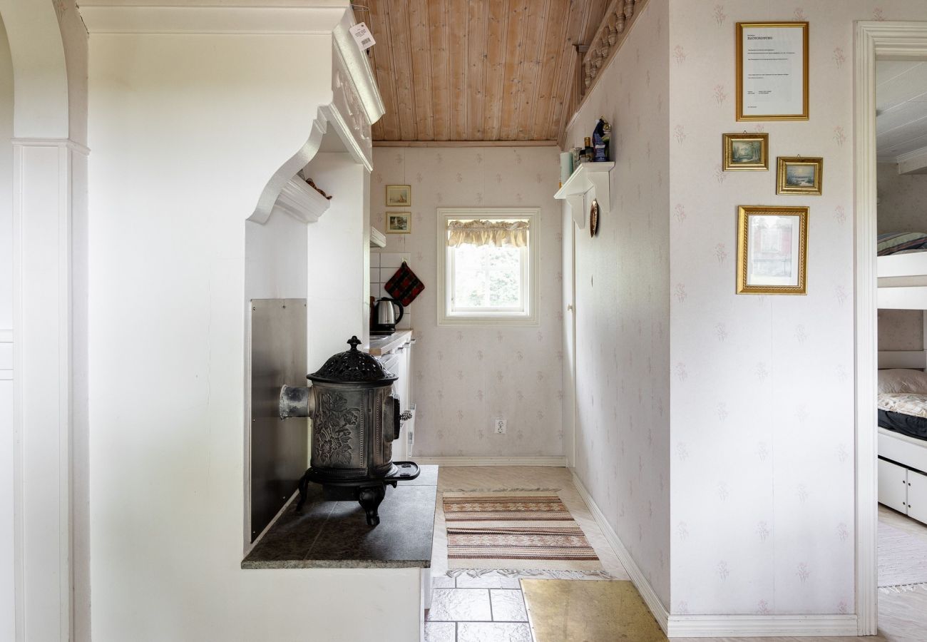 House in Burseryd - Cozy little cottage in Småland close to lake and fishing | SE07018