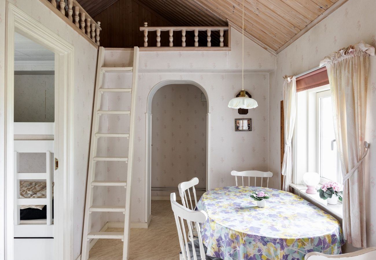 House in Burseryd - Cozy little cottage in Småland close to lake and fishing | SE07018