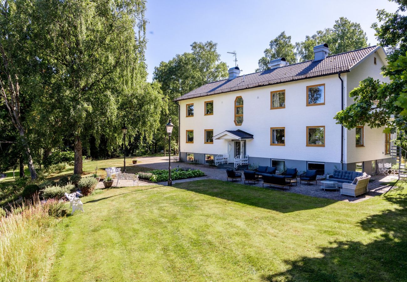 House in Rydaholm - Fantastic holiday home with a sandy beach by Lake Furen