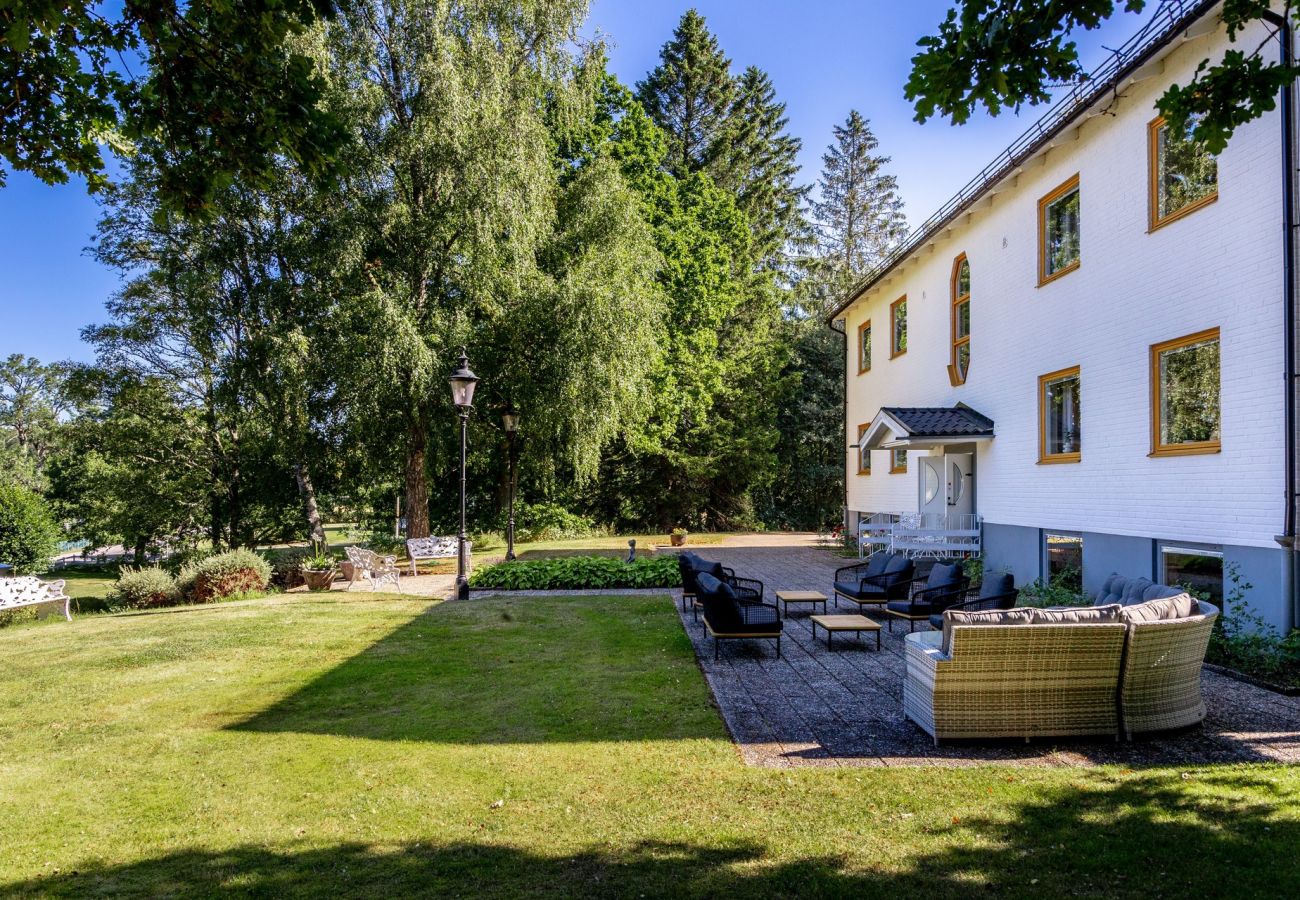 House in Rydaholm - Fantastic holiday home with a sandy beach by Lake Furen