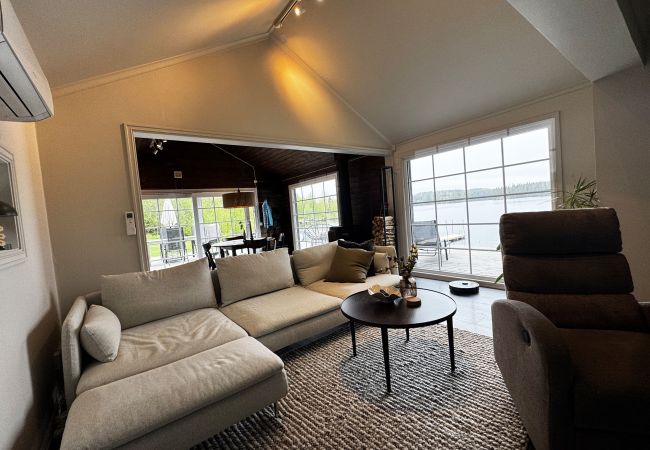 House in Arvika - Cozy holiday home with its own jetty and panoramic views of Norra Örsjön House in Arvika - Cozy holiday home with its own jetty and panoramic views of Norra Örsjön