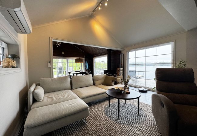 House in Arvika - Cozy holiday home with its own jetty and panoramic views of Norra Örsjön House in Arvika - Cozy holiday home with its own jetty and panoramic views of Norra Örsjön