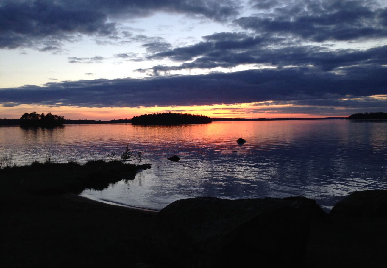 House in Växjö - Lovely cottage with fantastic location and own lake plot by Helgasjön, Växjö | SE06034