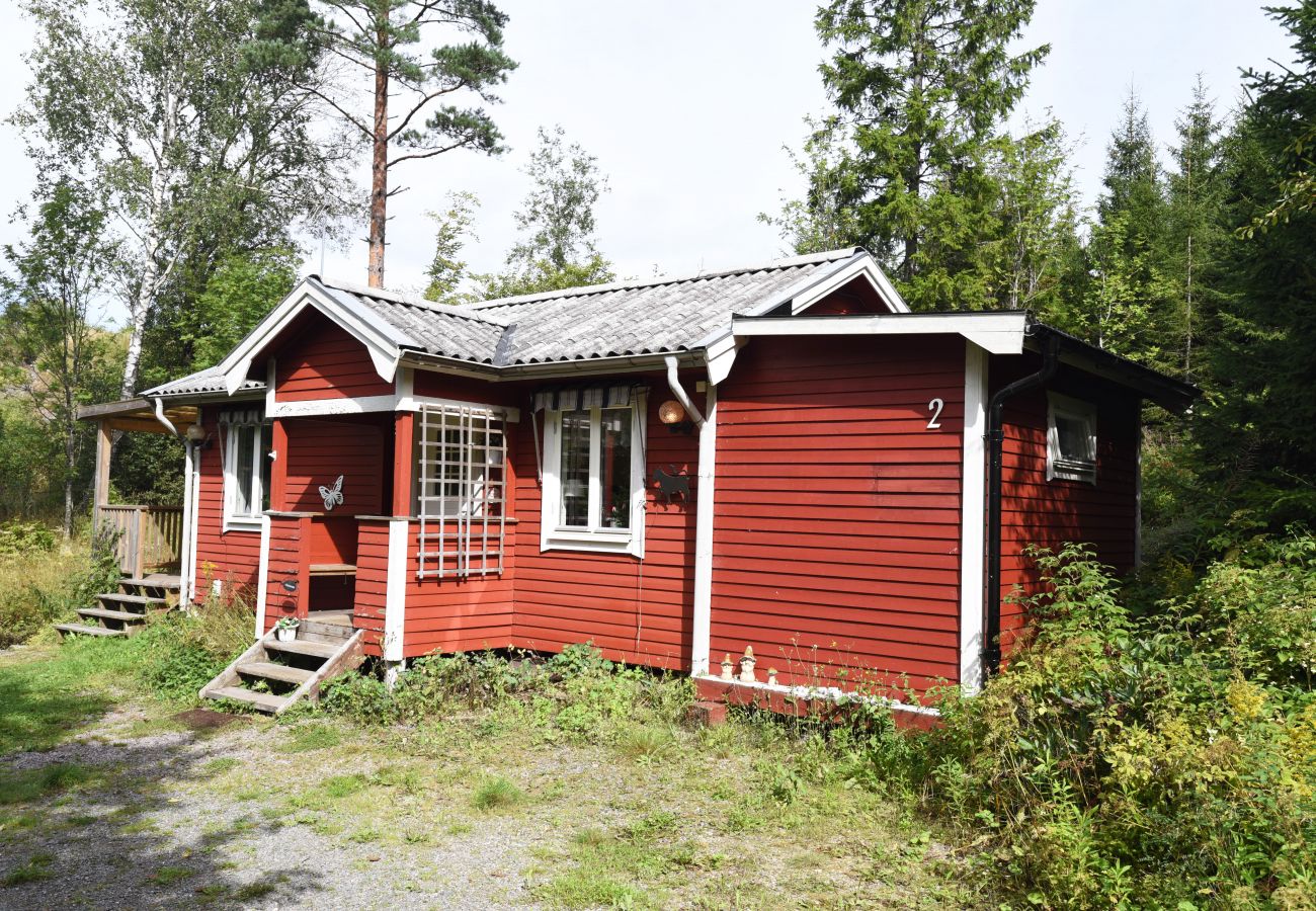 House in Dalskog - Cozy cottage in lush nature at Kroppefjäll | SE17005