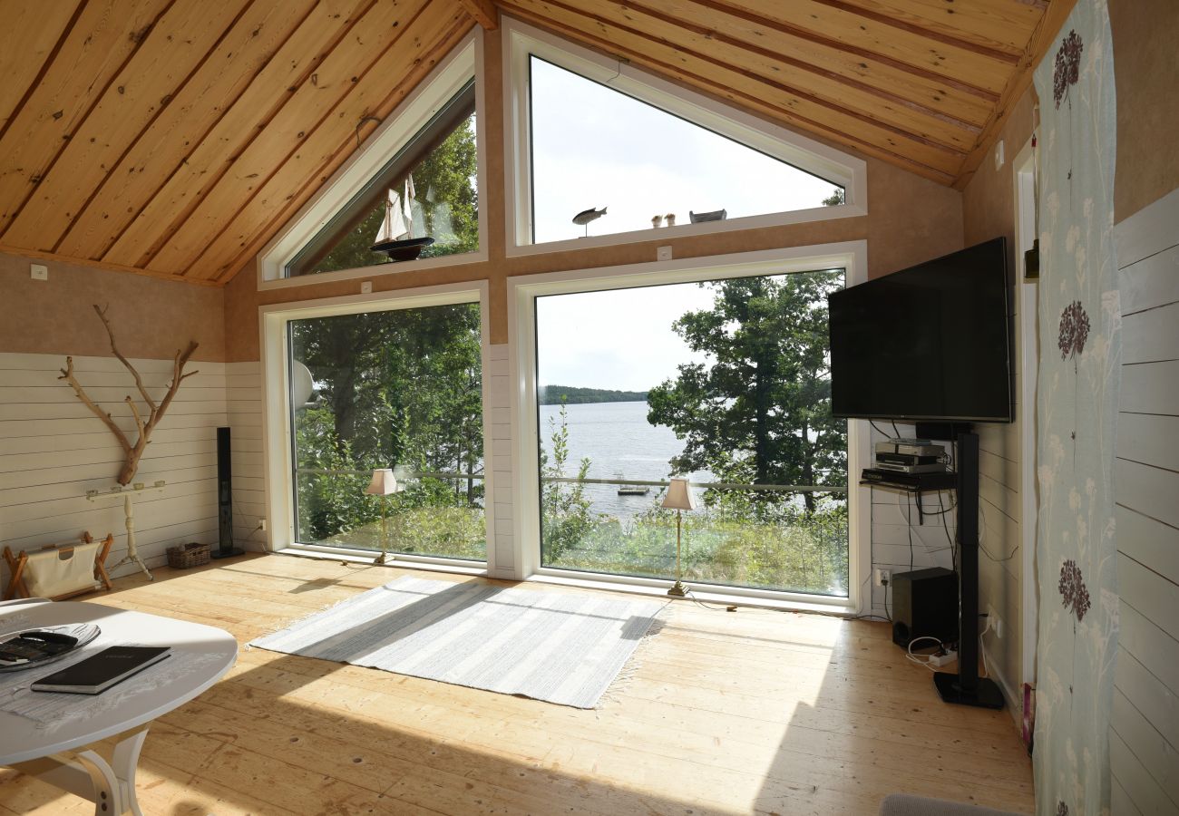House in Dalskog - Holiday home in Dalskog with a panoramic lake view | SE17006