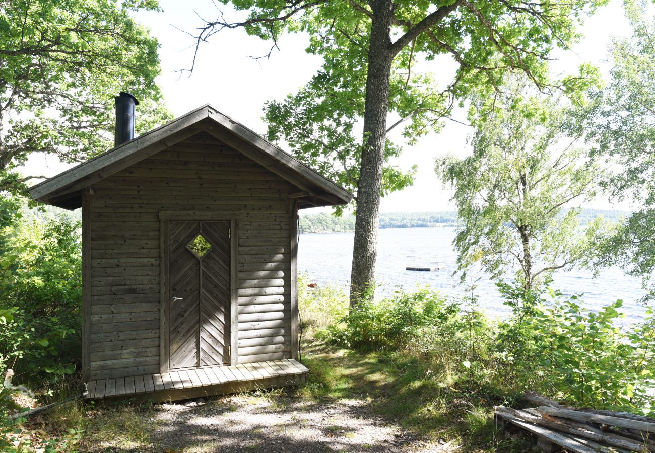 House in Dalskog - Holiday home in Dalskog with a panoramic lake view | SE17006