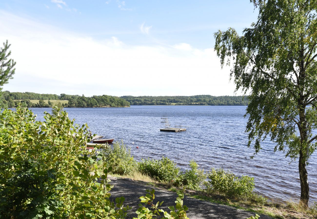 House in Dalskog - Holiday home in Dalskog with a panoramic lake view | SE17006